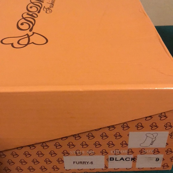 Black suede and fur boot - Picture 5 of 5